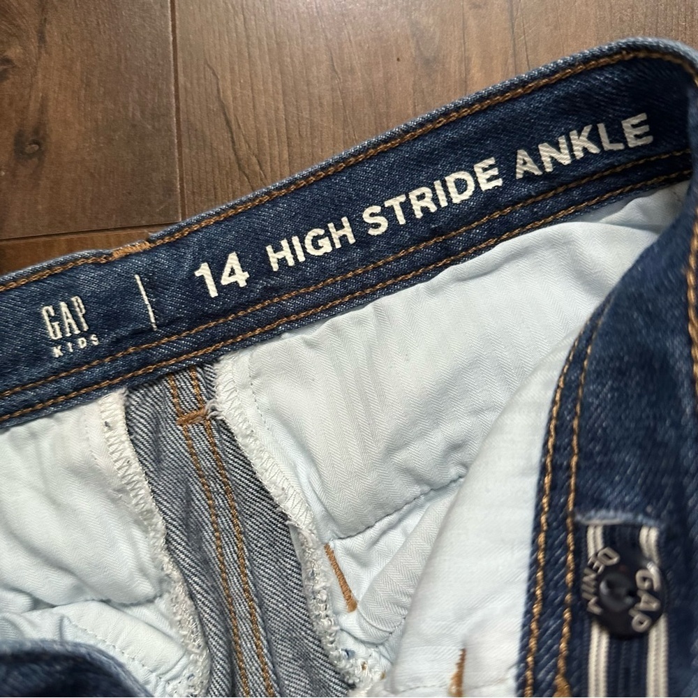 GAP | Kids High Rise Stride Wide-Leg Ankle Jeans | Size 14 - Picture 9 of 13
